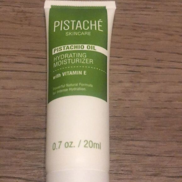 PISTACHÉ SKINCARE FACE 
Hydrating Face Moisturizer with Vitamin E Ipsy bag new - Picture 5 of 7